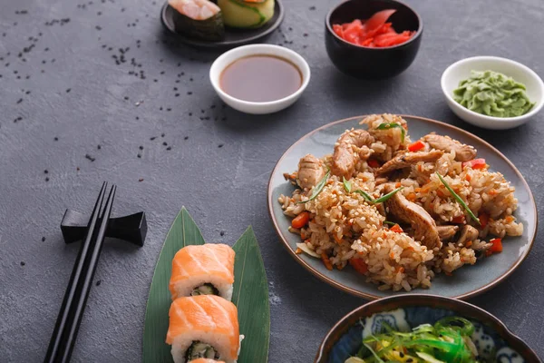 Tablo Asya gıda arka plan ile görev yaptı.