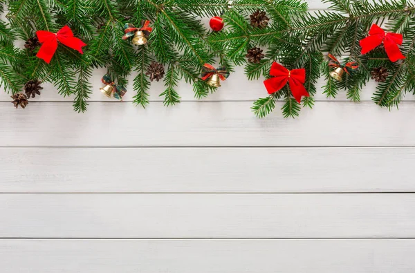 Decorazione di Natale, ornamenti e cornice ghirlanda sfondo — Foto Stock