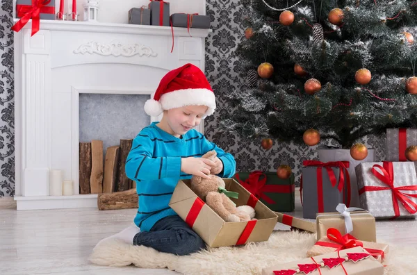 Yakışıklı Santa şapka çıkartıyorum Noel hediyesi