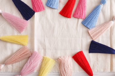 Renkli Püskül küpe çeşitler