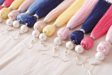 Renkli Püskül küpe çeşitler