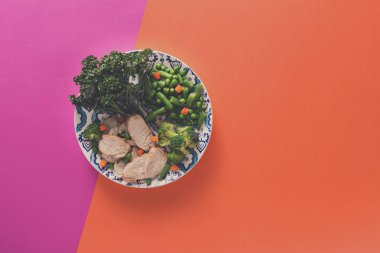 Sağlıklı gıda, diyet yemek - tavuk ve sebze