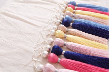 Renkli Püskül küpe çeşitler