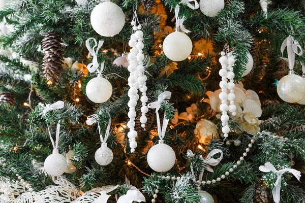 Σύγχρονη χριστουγεννιάτικο δέντρο διακόσμηση υποβάθρου — Φωτογραφία Αρχείου