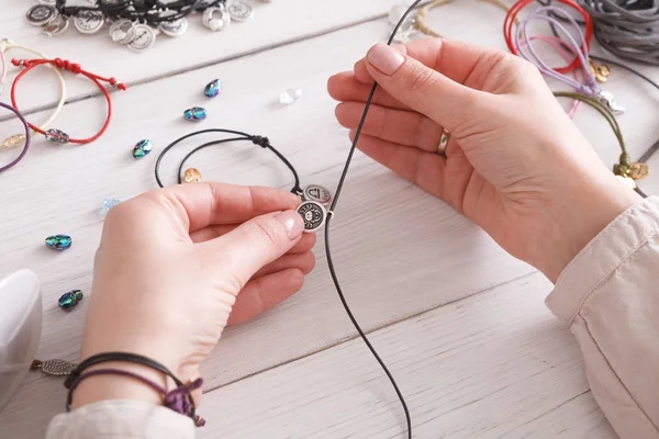 El yapımı takı yapımı, kadın hobi