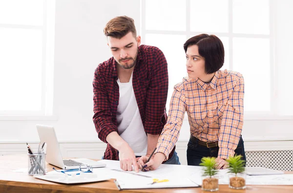 Bina tartışırken iki ciddi Mimarlar planı