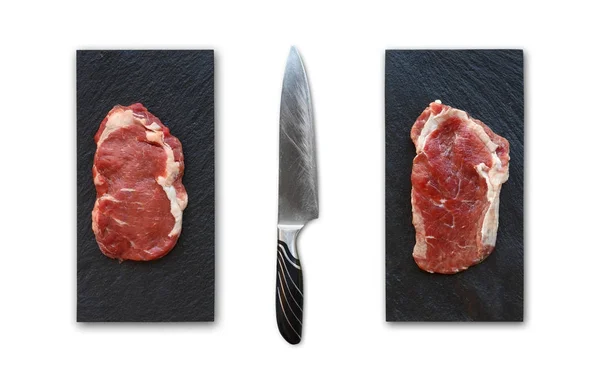 Costolette con coltello isolato su ardesia — Foto Stock