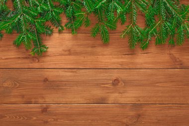 Noel ağacı dalları arka planda