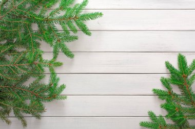 Noel ağacı dalları arka planda