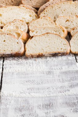 Fırın kavramı. Dilimlenmiş ekmek arka plan bol