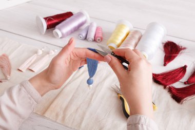 El yapımı küpe yapımı, ev atölye