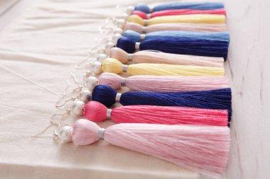 Renkli Püskül küpe çeşitler