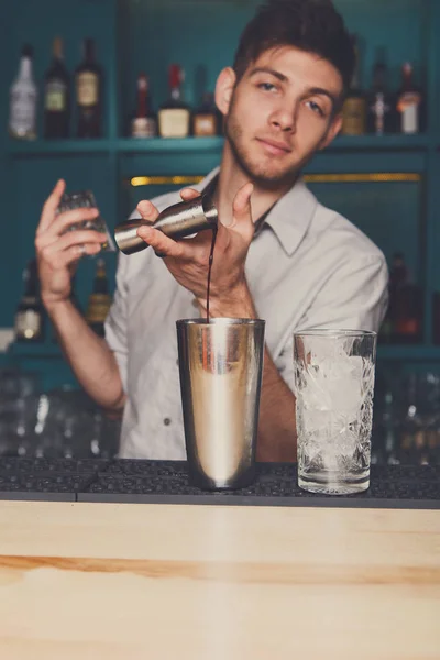 Bartender pouring syrup into shaker — Stock Photo, Image