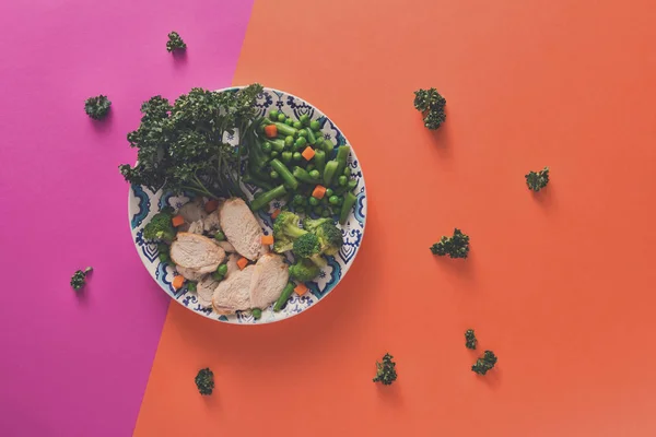 健康的食物，饮食餐-蔬菜和鸡肉 — 图库照片