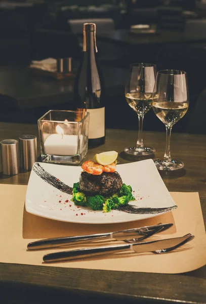 Romantic dinner at luxurious restaurant. Dorado fillet in nori w — Stock Photo, Image
