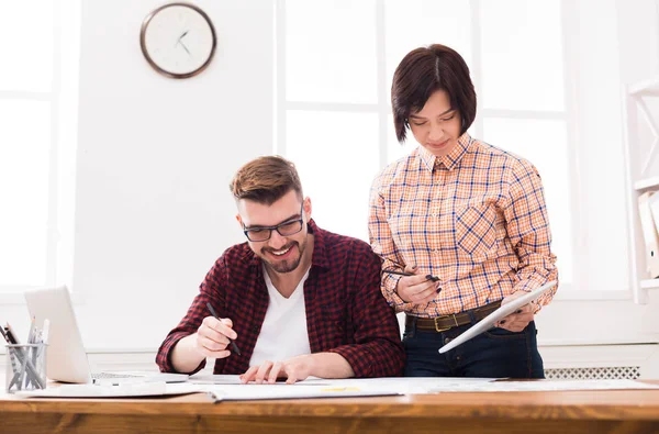 Bina tartışırken iki ciddi Mimarlar planı