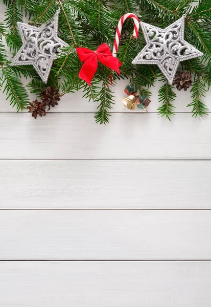 Noel dekorasyon, süs eşyaları ve çelenk çerçeve arka plan