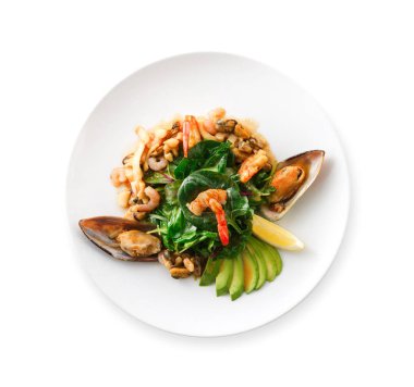 Sıcak izole ızgara deniz ürünleri salatası