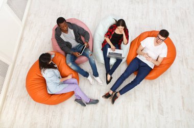 Farklı kişi araçları, üstten görünüm kullanma