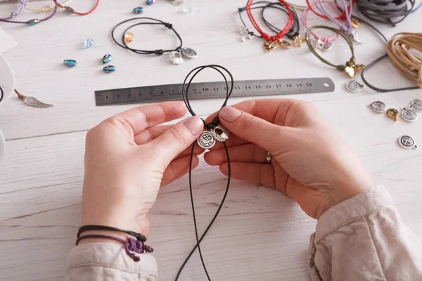 El yapımı takı yapımı, kadın hobi