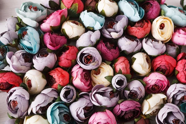 Bella varietà di fiori artificiali — Foto Stock