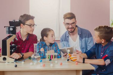 Öğrencilerin iş Biyokimya araştırma, kök Eğitim