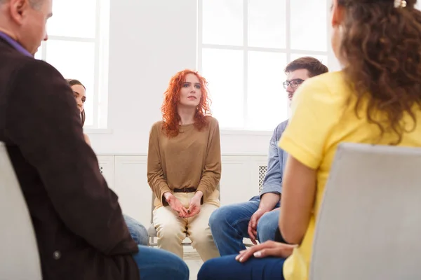 Toplantı destek grubu, terapi oturumu — Stok fotoğraf