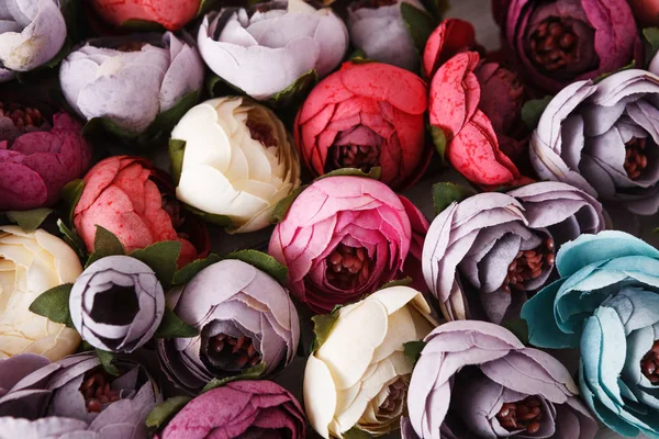 Bella varietà di fiori artificiali — Foto Stock