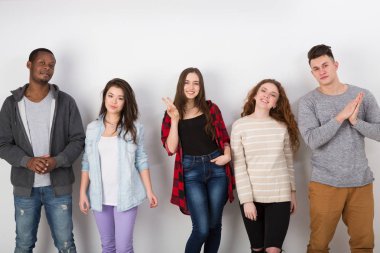 Grup çeşitli öğrenci kapalı kuyrukta