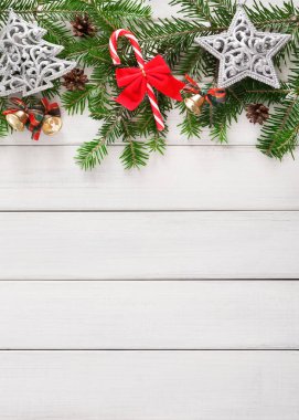 Noel dekorasyon, süs eşyaları ve çelenk çerçeve arka plan