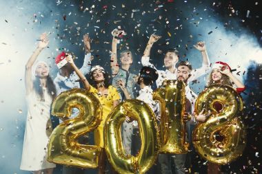 Office yeni yıl partisi. Gençler eğleniyor