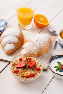 Geleneksel Fransız kahvaltı portre