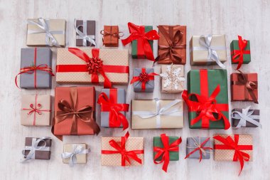 Bir sürü hediye kutuları arka plan, Noel gazetede sunar.