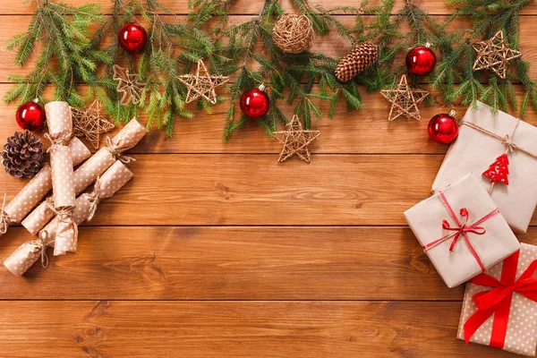 Çelenk çerçeve arka plan christmas dekorasyon ve hediye kutuları