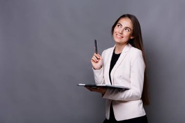 İş kadını iş zamanlama denetimi