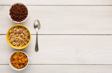 Ahşap masa kopya alanı sağlıklı kahvaltı yemek