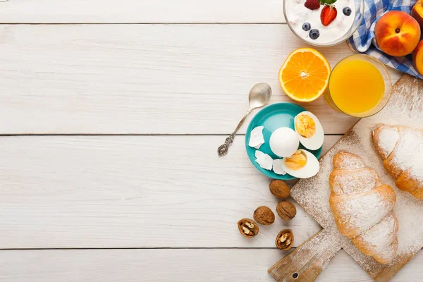 Geleneksel Fransız kahvaltı arka plan kopya alanı