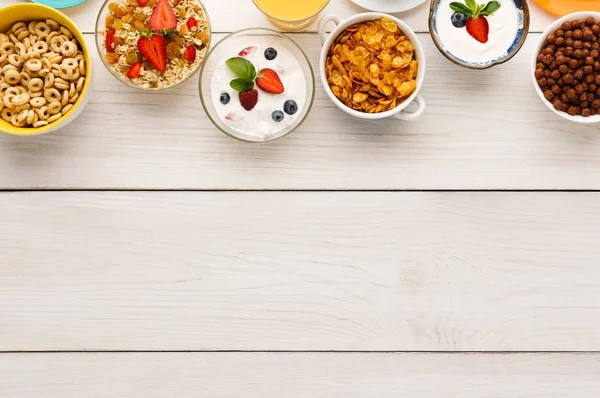 Comidas saludables para el desayuno en mesa de madera espacio de copia —  Fotos de Stock
