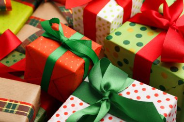 Xmas hediye kutuları, renkli arka plan bir sürü