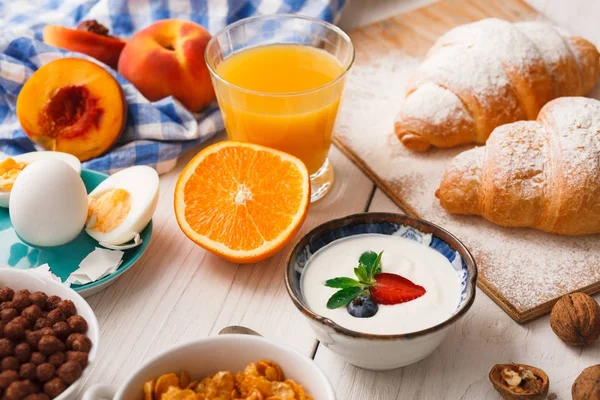 Desayuno francés tradicional primer plano — Foto de Stock