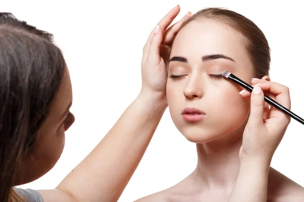 Tillämpa kvinnlig makeup, isolerad på vit — Stockfoto