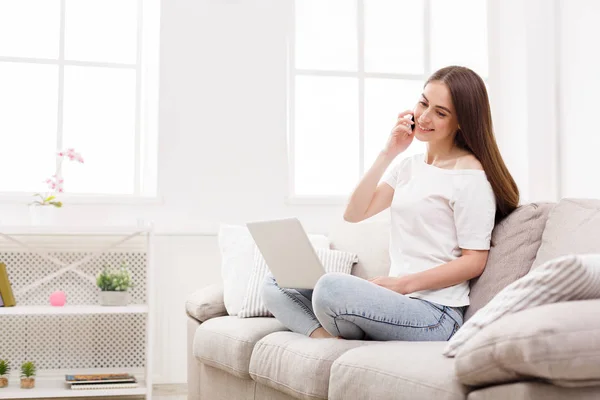 Freelancer working at home with laptop and mobile — Stock Photo, Image