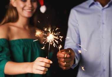 Havai fişekleri arka plan. Gençler kutlama partisinde