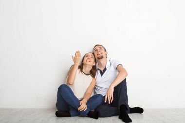 Ararken, katta oturan Çift