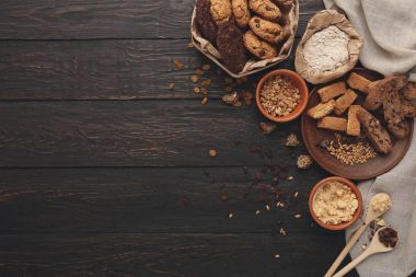 Yulaf ezmeli kurabiye ve ev yapımı hamur işleri arka plan için fırın malzemeleri