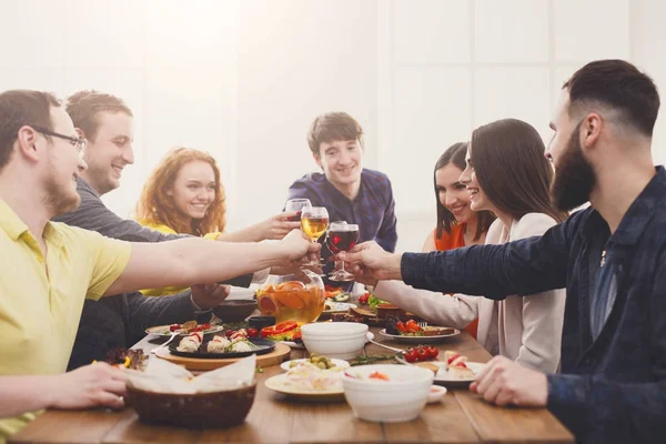 People say cheers clink glasses at festive table dinner party — Stock Photo, Image