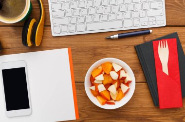 Sağlıklı gıda - snack işyerinde