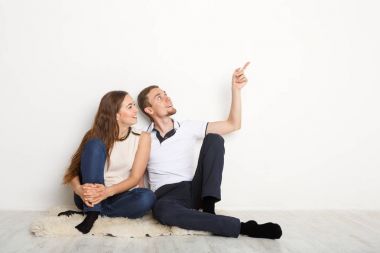 Ararken, katta oturan Çift