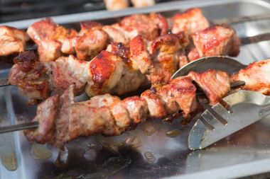 Sokak fast food Festivali, sığır eti ve domuz kebap, ızgara