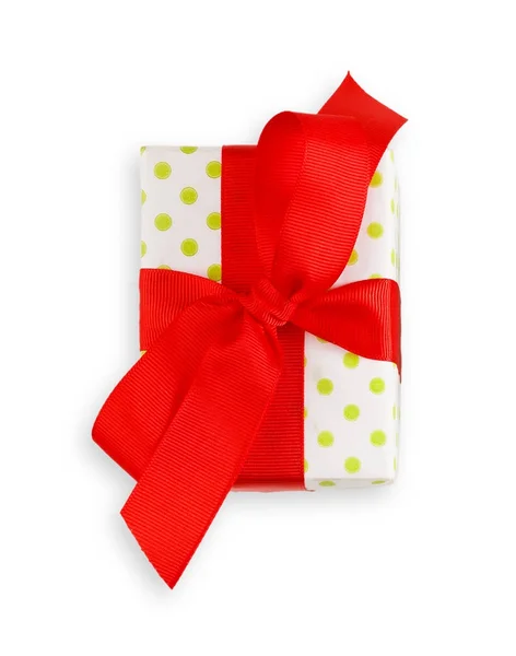 Pudełko na prezent owinięty w biały papier i wstążki czerwone — Zdjęcie stockowe